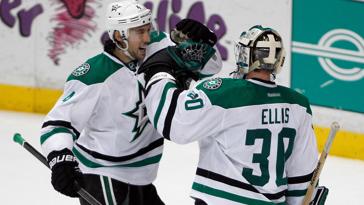 Stars kick off road trip with solid win in Anaheim